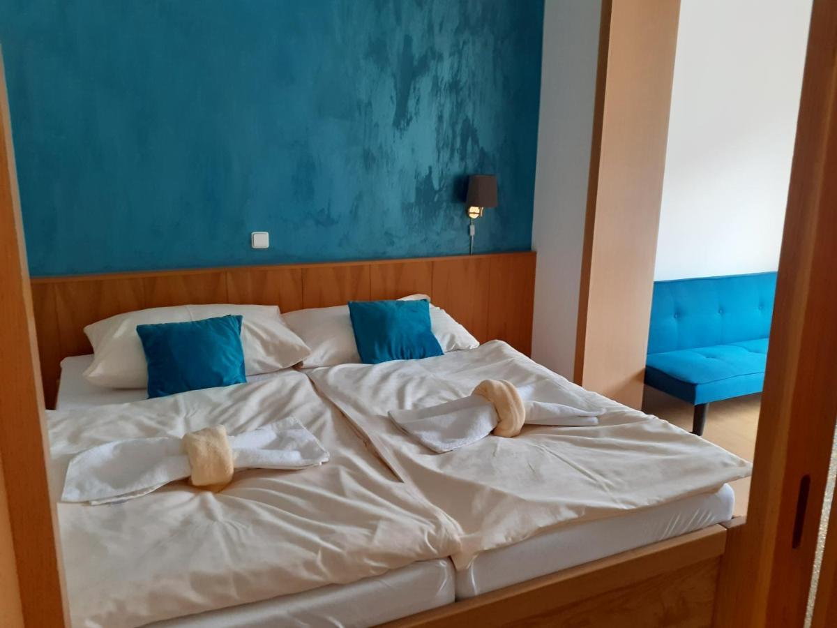 טרצ'ובה Hotel Gold מראה חיצוני תמונה