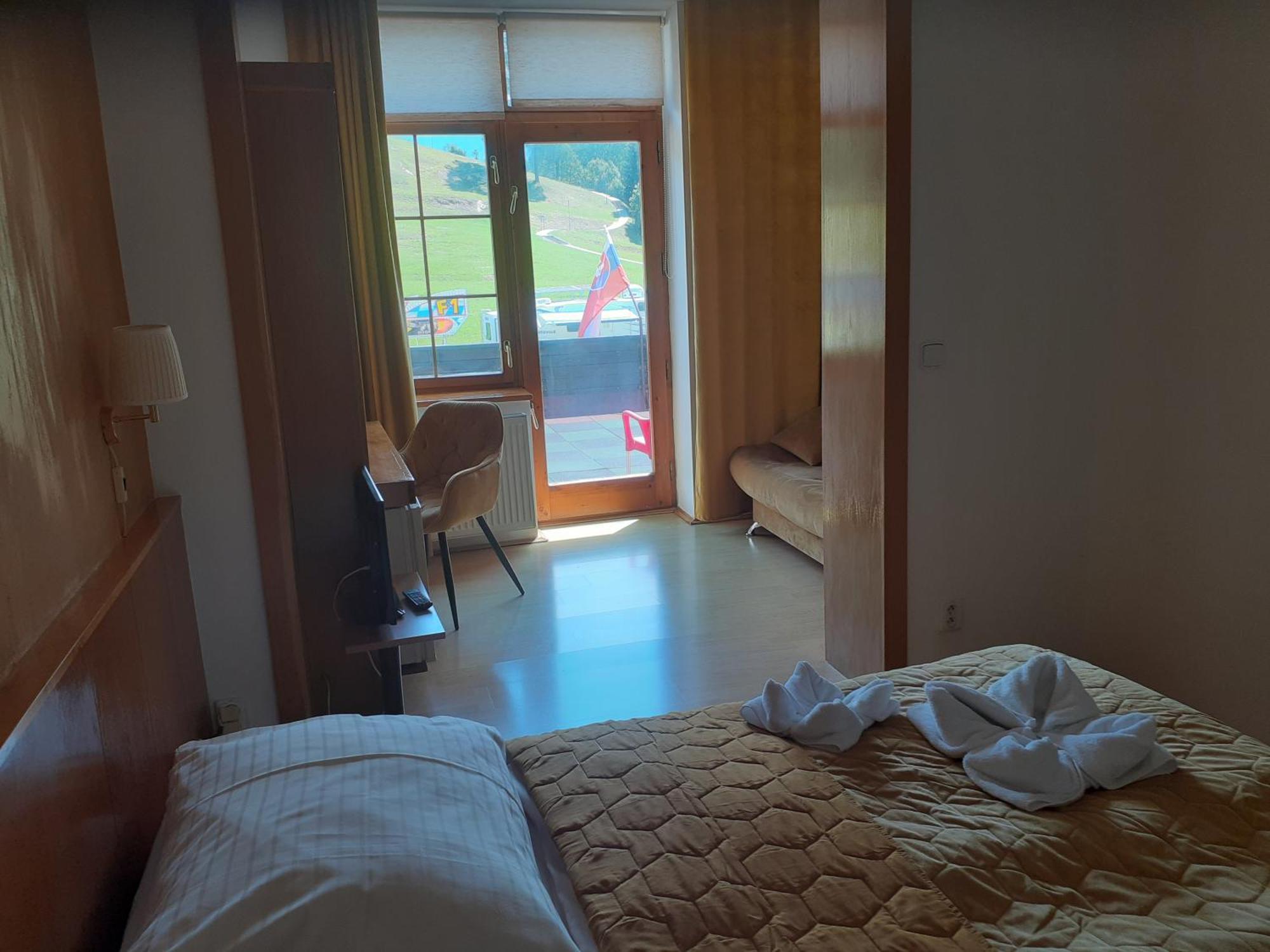 טרצ'ובה Hotel Gold מראה חיצוני תמונה