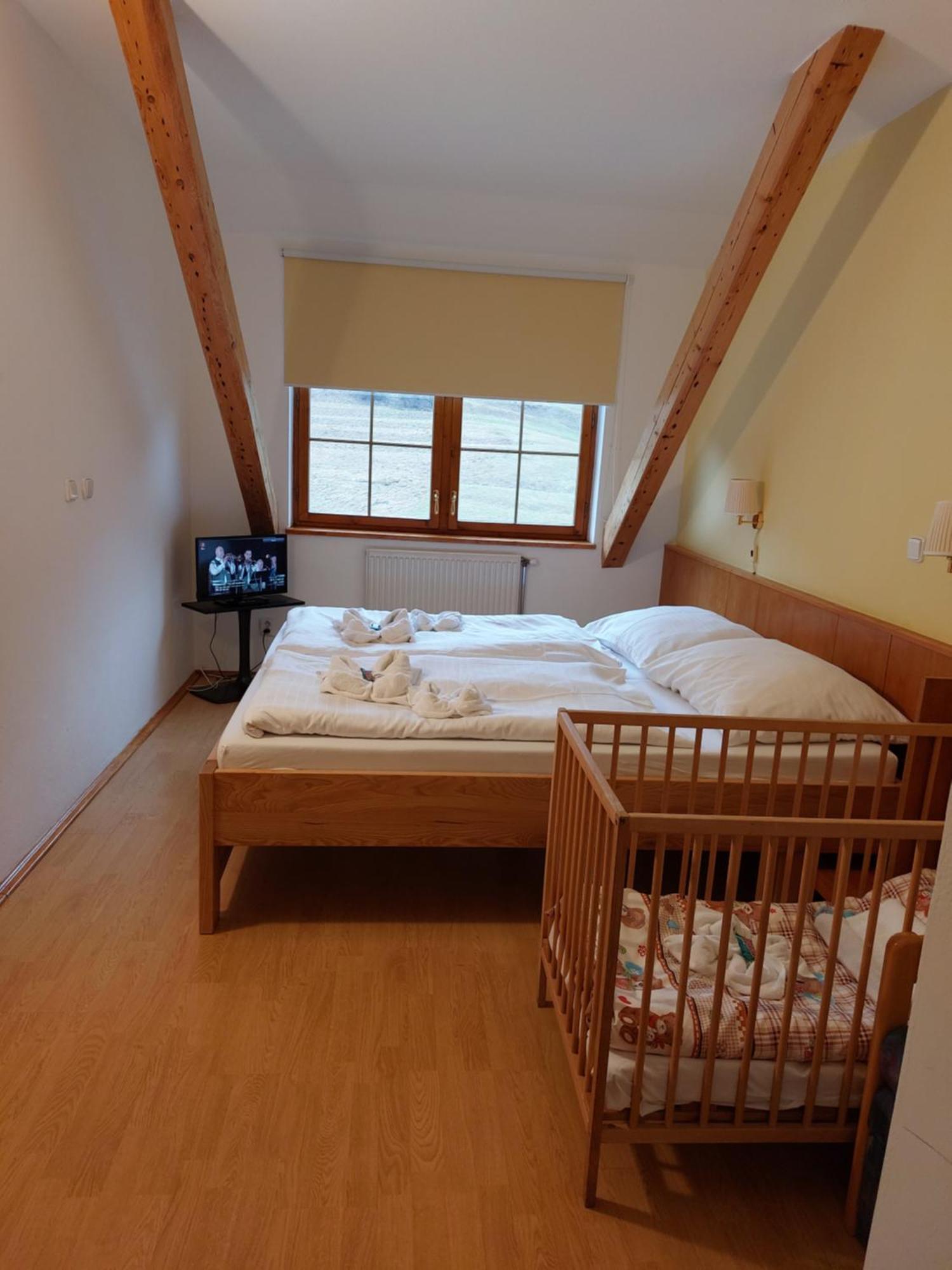 טרצ'ובה Hotel Gold מראה חיצוני תמונה