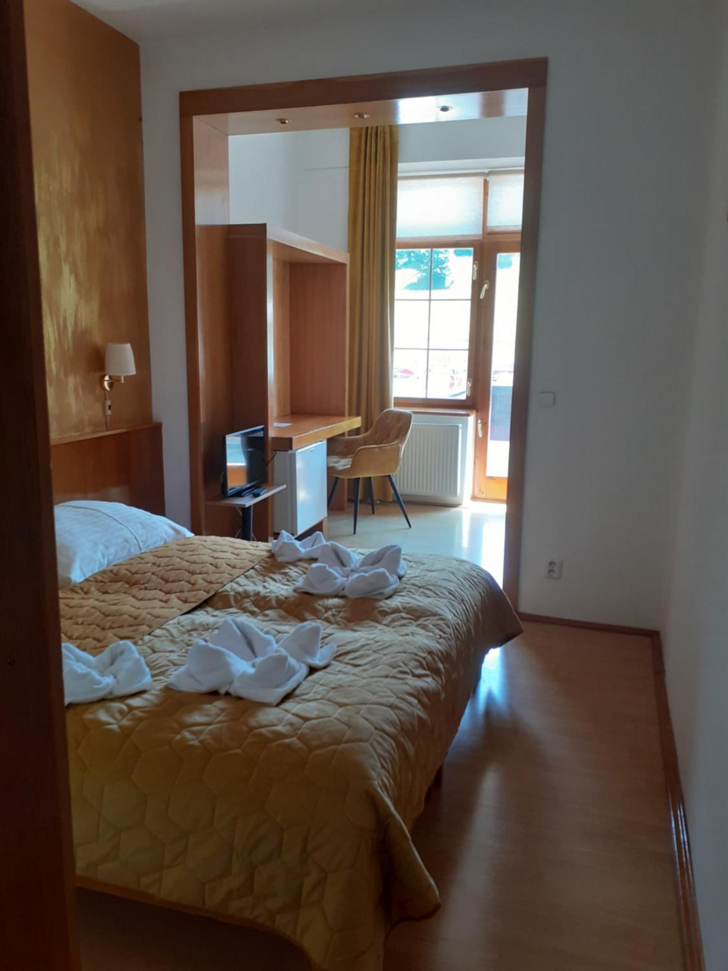 טרצ'ובה Hotel Gold מראה חיצוני תמונה
