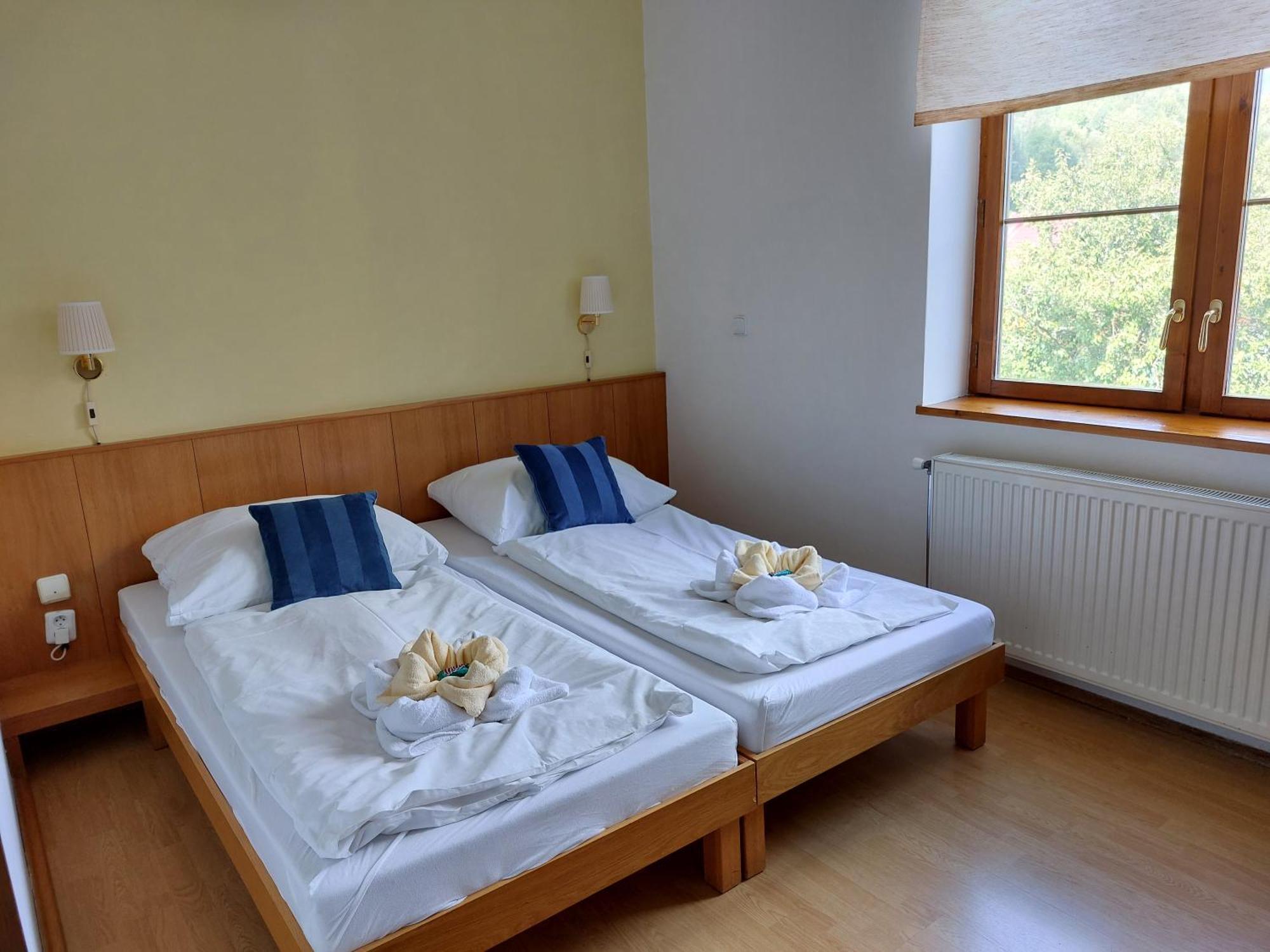 טרצ'ובה Hotel Gold מראה חיצוני תמונה