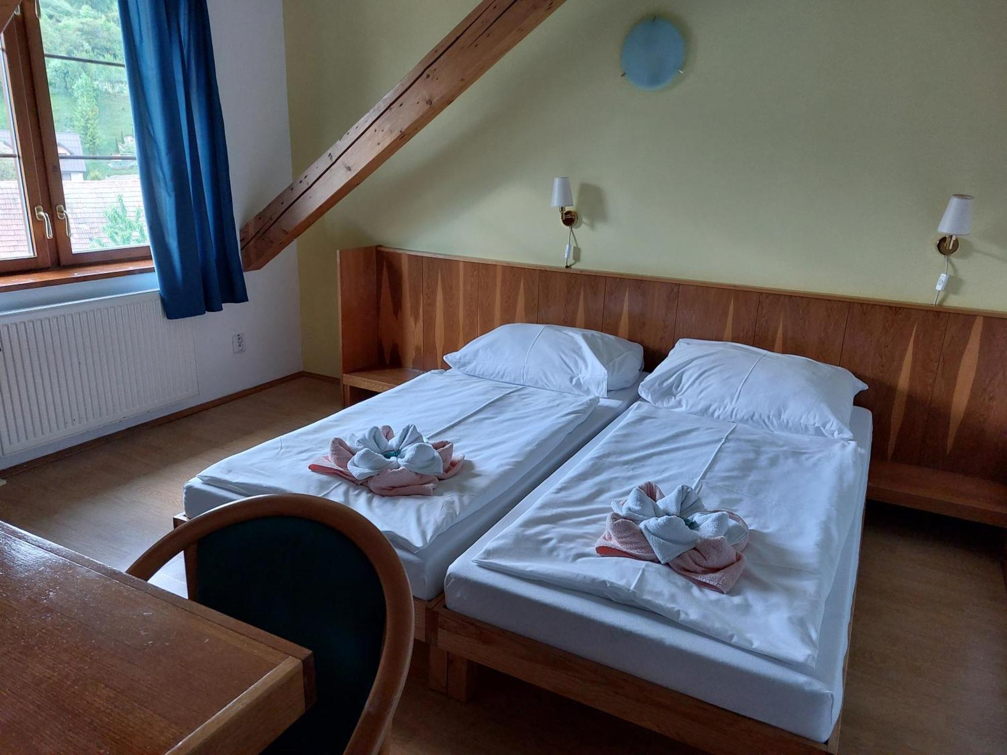 טרצ'ובה Hotel Gold מראה חיצוני תמונה